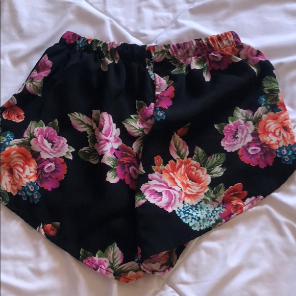 Flower print shorts - Picture 2 of 2